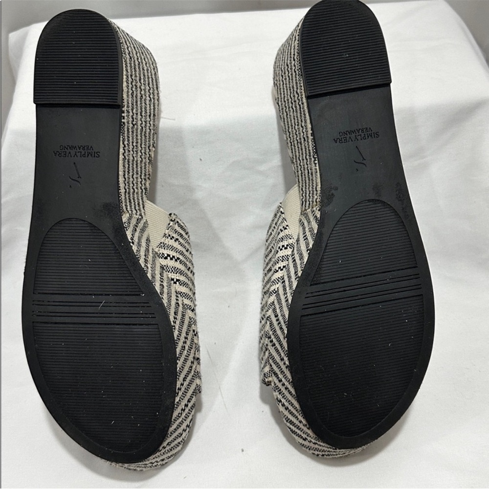 Stunning Vera by Vera Wang Striped Women's Slip-On Mules/Wedges/Shoes - Picture 4 of 17